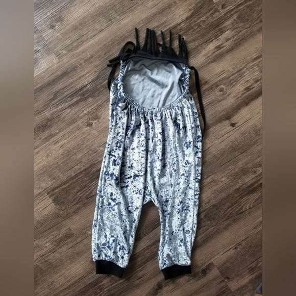 🌸 Crushed Blue Velvet Fringe Romper - Picture 3 of 4